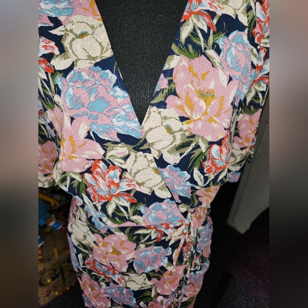 Dress - Picture 4 of 9